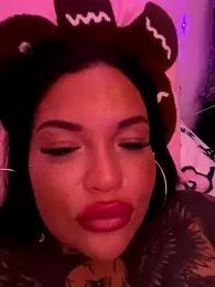 _MelinaCurves_ webcam model stream image