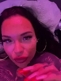 _MelinaCurves_ webcam model stream image