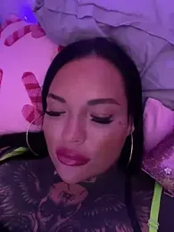 _MelinaCurves_ webcam model stream image