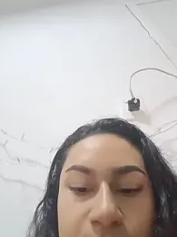 yummi_greluda webcam model stream image