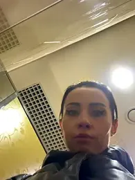 CrazzyChicks webcam model stream image