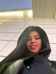 CrazzyChicks webcam model stream image