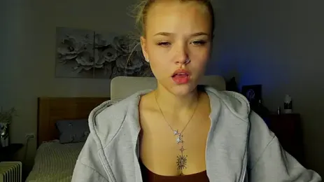 flooora_0 webcam model stream image