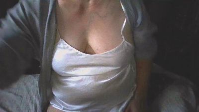 SqrtiRhy webcam model stream image