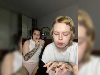 AliceAndMia webcam model stream image