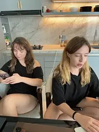 Nura_n_Sarah webcam model stream image