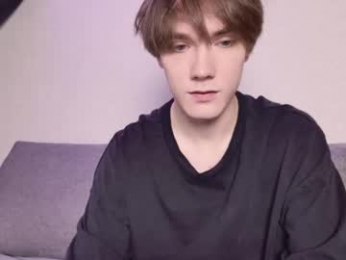 callmenineoneseven webcam model stream image