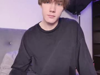 callmenineoneseven webcam model stream image