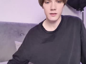 callmenineoneseven webcam model stream image