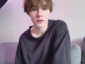 callmenineoneseven webcam model stream image