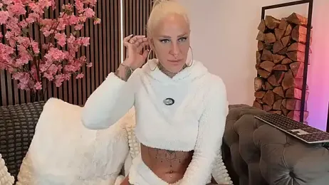 Lara-CumKitten webcam stripchat model stream image