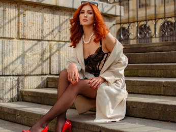 LilaFerrari webcam model stream image