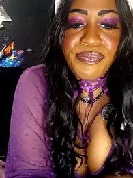 AmazonianMistress webcam model stream image