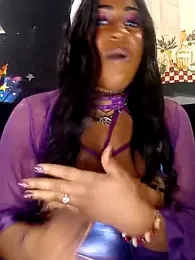 AmazonianMistress webcam model stream image