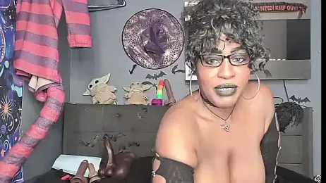 AmazonianMistress webcam model stream image