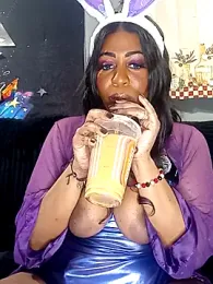 AmazonianMistress webcam model stream image