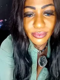 AmazonianMistress webcam model stream image