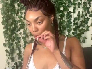 Simone Money webcam model stream image