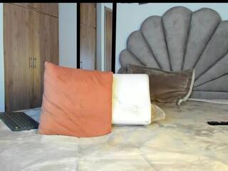 Layan webcam model stream image