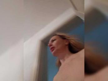 ShiningMILF webcam model stream image