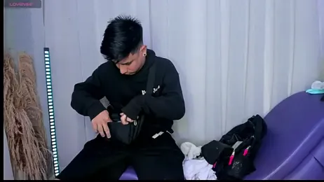 Yourslust_ webcam model stream image