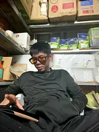 linh21107 webcam model stream image