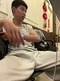 linh21107 webcam model stream image