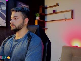 Andreww Brownn webcam model stream image