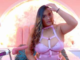 Mia Laurent webcam model stream image