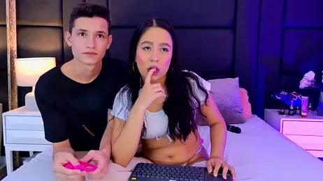 IssaAndMax webcam model stream image