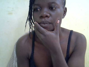 Pretty-doll webcam model stream image