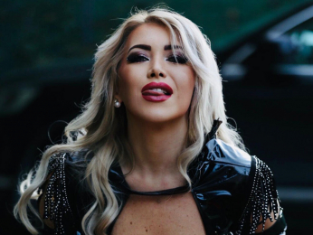 Anelise webcam model stream image