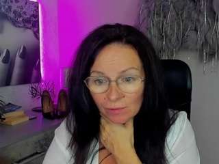 glamhelen webcam model stream image