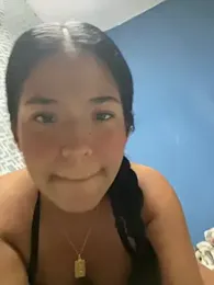 LeahBar webcam stripchat model stream image