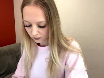 QueenieGroos webcam model stream image