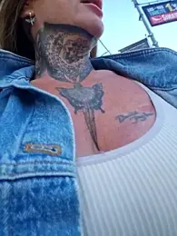 YourMommyBlair webcam model stream image