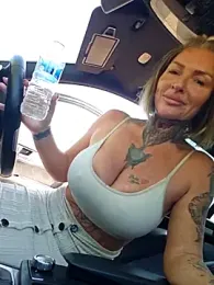 YourMommyBlair webcam model stream image