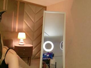 Molly Voss webcam model stream image