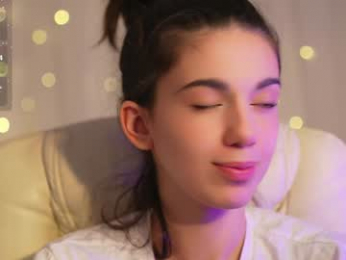 mystica_ webcam model stream image