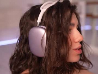 mystica_ webcam model stream image