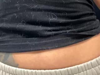 Honey Luau webcam model stream image