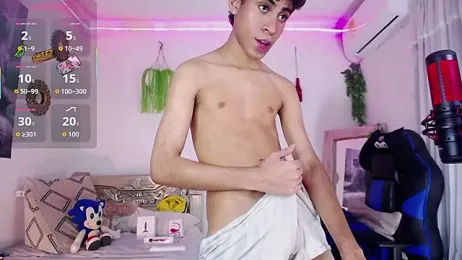 huge_armound webcam model stream image