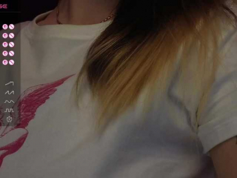 BloomBambi webcam model stream image