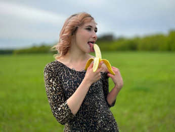 VikaCherry webcam model stream image