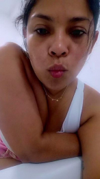 Natyst webcam model stream image