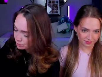 top_twins webcam model stream image