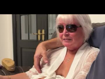 uk_poker_milf webcam model stream image