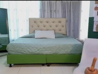 vivian_milfpaint webcam model stream image