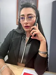 _Bella-Office1 webcam model stream image