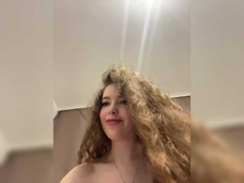 YourLadyyy webcam model stream image